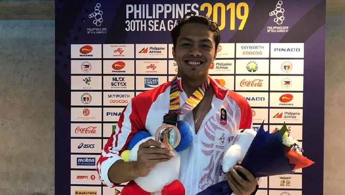 I Gede Siman Sudartawa meraih medali perunggu di cabang renang nomor 100 meter gaya punggung putra di SEA Games 2019 (Foto: Mercy Raya/detikSport) I Gede Siman Sudartawa meraih medali perunggu di cabang renang nomor 100 meter gaya punggung putra di SEA Games 2019 (Foto: Mercy Raya/detikSport)
