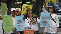Nawawi menyebut William melanggar Keputusan Dewan Nomor 34 Tahun 2006 tentang Kode Etik DPRD DKI Pasal 13 ayat 2. BK setuju dengan sikap kritis yang dilakukan oleh William. Tapi William dianggap tak mengindahkan unsur proporsional dan profesional.