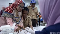 Kegiatan pemeriksaan gigi gratis ini melibatkan teman-teman tunadaksa, disabilitas mental, tunarungu/tuli, dan tunanetra.