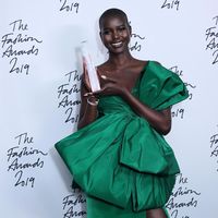 Kalahkan Anak Cindy Crawford, Adut Akech Jadi Model of the Year 2019