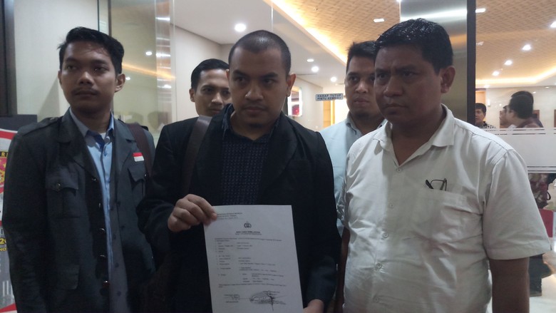 Anggota FPI Laporkan Gus Muwafiq ke Polisi Terkait Dugaan Menghina Nabi Anggota FPI Laporkan Gus Muwafiq ke Polisi Terkait Dugaan Menghina Nabi
