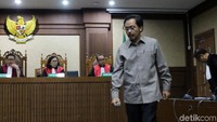 Perbuatan Nurdin disebut jaksa dilakukan bersama-sama dengan Edy Sofyan dan Budy Hartono. Edy merupakan Kepala Dinas Kelautan dan Perikanan Pemprov Kepri, sedangkan Budy sebagai Kepala Bidang Perikanan Tangkap Kepri. Keduanya juga sudah dijerat KPK sebagai tersangka. Sementara itu, pemberi suap adalah seorang pengusaha bernama Kock Meng dan perantara bernama Abu Bakar.