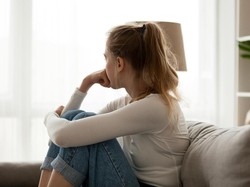Anak Remaja Menutup Diri? Ini Cara Mendekatinya Menurut Psikolog
