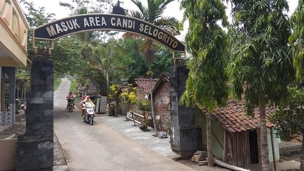 Gerbang masuk ke Candi Selogriyo
