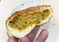 Hampir 100 Tahun Toko Roti Ini Jual 'Curry Bread' Enak