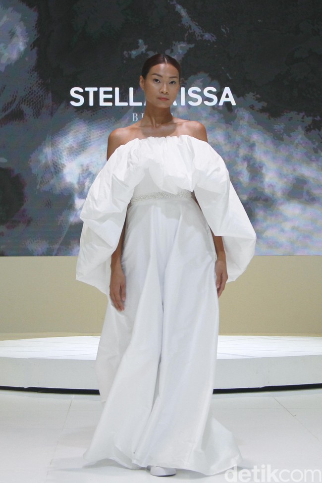 Fashion show koleksi gaun pengantin terbaru rancangan Stella Rissa di IPMI Trend Show 2020, Senayan City, Jakarta. Rabu [6/11/2019]. Foto: Mohammad Abduh/Wolipop