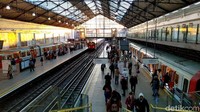 Pada 1968, London bahkan sudah mulai mencoba pengoperasian kereta secara otomatis di jalur Victoria Line. Jalur tersebut merupakan jalur kereta otomatis pertama di dunia.