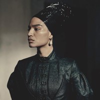 Benar saja, dalam pemotretan tersebut Paolo pun memilih wanita transgender. Dia adalah Indya Moore, seorang model dan aktris trangender yang menyuarakan tentang LGBTQ. Foto: dok. Paolo Roversi/Pirelli Calender