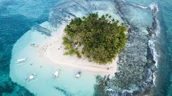 Pulau Siargao di Filipina juga berhasil masuk 10 besar destinasi terfavorit backpacker di tahun 2020 mendatang. Bagi kamu yang suka surfing, pulau ini punya ombak yang cukup baik (Shutterstock) Pulau Siargao di Filipina juga berhasil masuk 10 besar destinasi terfavorit backpacker di tahun 2020 mendatang. Bagi kamu yang suka surfing, pulau ini punya ombak yang cukup baik (Shutterstock)