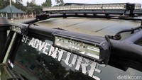 Sementara di bagian atas ada roll bar untuk mengangkut barang-barang lain.