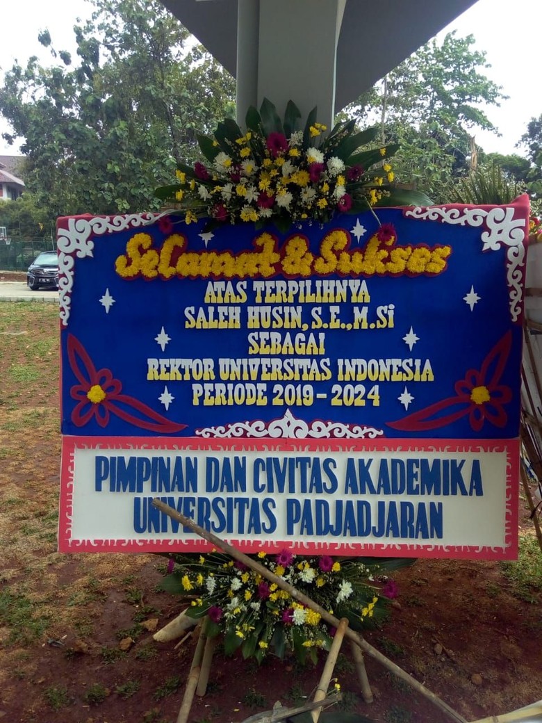 Waduh, Saleh Husin Diberi Karangan Bunga Selamat Jadi Rektor UI Waduh, Saleh Husin Diberi Karangan Bunga Selamat Jadi Rektor UI