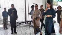 Sultan menerangkan kedatangan Mary merupakan permintaan Duta Besar Denmark untuk Indonesia, bukan pihak Keraton yang mengundang.
