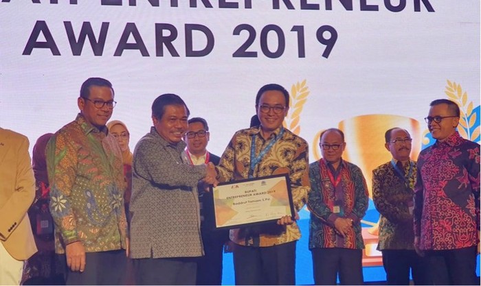 Bupati Pamekasan Sabet Penghargaan Bupati Enterpreneur Award 2019