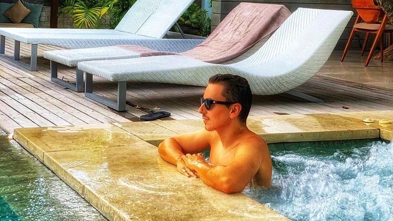 Jorge Lorenzo kembali asyik main air dalam liburannya di Bali. (Foto: @jorgelorenzo99/Instagram) Jorge Lorenzo kembali asyik main air dalam liburannya di Bali. (Foto: @jorgelorenzo99/Instagram)