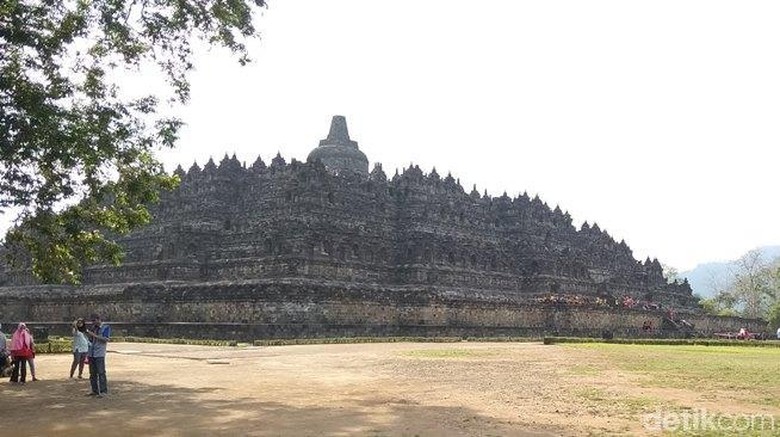 Candi Borobudur Candi di Magelang.