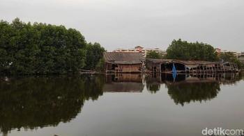 Potret wilayah Jakarta Utara menjadi bukti nyata Jakarta hampir tenggelam. Jakarta Utara telah turun sejauh 2,5 meter dalam sepuluh tahun terakhir. Sementara untuk rata-rata seluruh wilayah, daratan Jakarta turun antara 1-15 cm per tahunnya. Foto: Pradita Utama