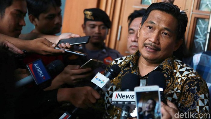 Mantan anggota DPR Bowo Sidik Pangarso divonis 5 tahun penjara dan denda Rp 250 juta. Ia terbukti bersalah menerima suap dan gratifikasi.