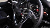 Saleh menjelaskan mobil dimodifikasi dengan konsep mobil penjelajah. Mobil yang bisa dipakai ke mana saja.