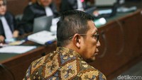 Lukman Hakim Saifuddin memberikan keterangan sebagai saksi untuk terdakwa Romahurmuziy terkait kasus suap jual beli jabatan di lingkungan Kementerian Agama.