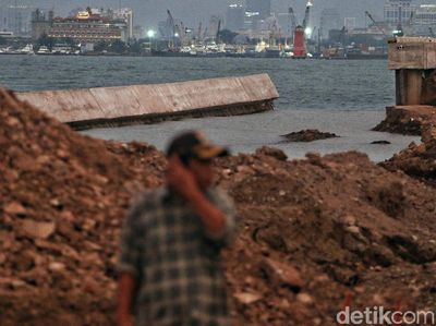 Kondisi Tanggul NCICD di Muara Baru yang Jebol