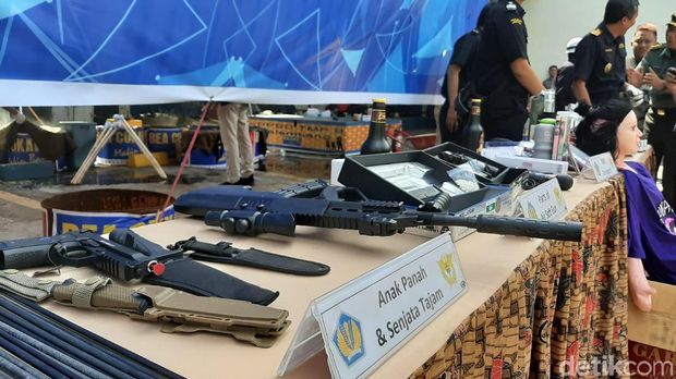Pemusnahan barang bukti ilegal di kantor Bea Cukai Palembang