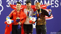 Medali perak menjadi milik lifter Vietnam Pham Tuan Anh. Dia membuat angkatan total 304 dari snatch 72,71 kg dan clean and jerk 168. Sementara itu, perunggu menjadi milik atlet angkat besi Malaysia, Erry Muhammad Hidayat, dengan total angkatan 300 kg. Erry membuat angkatan snatch 132 kg dan clean and jerk pada 168 kg.