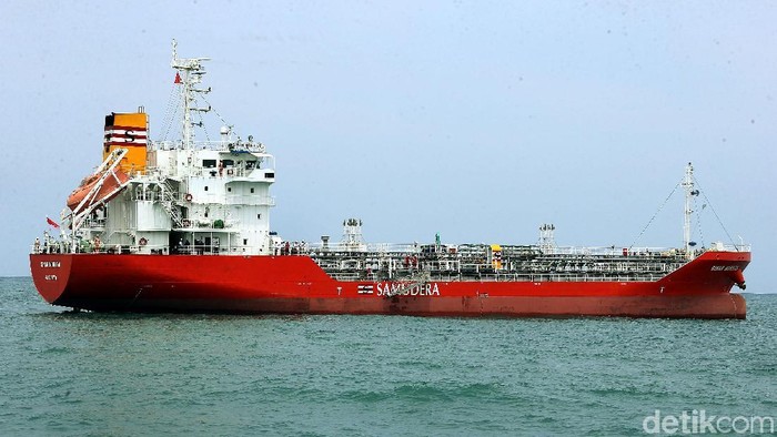 PT Samudera Indonesia Tbk mengoperasikan kapal motor tanker (MT) Sinar Morotai. Yuk kita lihat dari dekat.