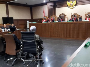 4 Eks Anggota DPRD Lampung Tengah Dituntut 5 Tahun Penjara