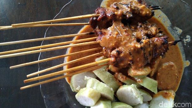 sate ayam cilacap