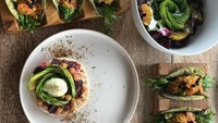 Tak hanya potret dirinya dengan makanan, ia pun juga gemar memotret makanan yang akan ia santap lho! Foto: Instagram Stephaniepoetri
