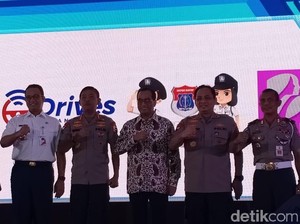 Pantun Kapolri Usai Puji Polda Metro: Ikan Hiu Makan Beling, I Love You Darling