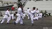 Salah satunya adalah keterampilan bela diri.