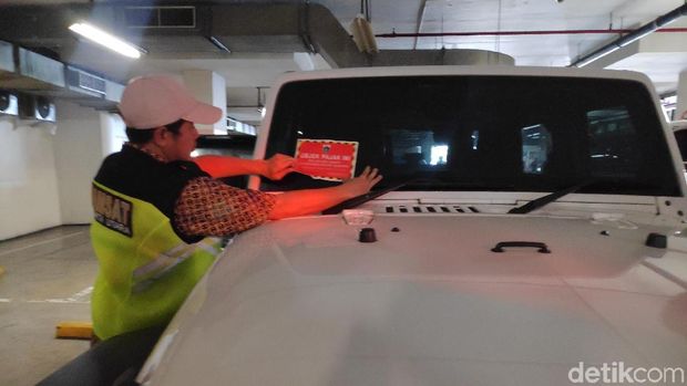 Mobil mewah penunggak pajak di Jakarta Utara