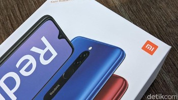 Di sudut kiri atas terdapat stiker beruliskan Garansi Resmi Xiaomi. Kami Buatan Indonesia. Foto: Adi Fida Rahman/detikINET