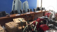 Di sisi lain, pihak Garuda mengonfirmasi direksi ikut dalam penerbangan saat pesawat mengangkut Harley dan Brompton.