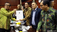 Badan Legislasi (Baleg) DPR RI dan Kementerian Hukum dan HAM menyepakati sebanyak 247 RUU masuk program legislasi nasional (Prolegnas). Dari 247, 50 di antaranya merupakan RUU prioritas 2020.