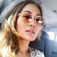 Wanita yang juga dikenal sebagai Alexandra, Ally atau Miss M, dikatakan memiliki akun LinkedIn, menurut SCMP, di mana ia terdaftar telah menyelesaikan gelar sarjana psikologi di Dartmouth, MBA dari Cambridge dan mengejar minat di bidang teknik kedirgantaraan di MIT. Dia dilaporkan bekerja sebagai direktur pelaksana APAC Advisory Group. Namun, setelah diselidiki Azura tidak terdaftar pernah bersekolah di Dartmouth atau MIT Foto: Instagram