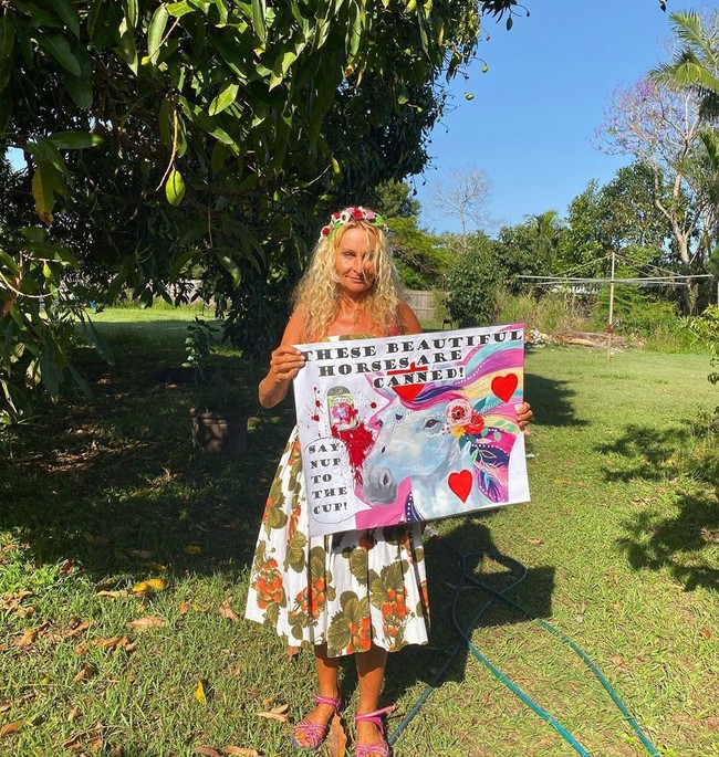 Sementara itu, ahli diet Sarah Elder mengungkapkan bahwa mengonsumsi buah memang bisa mengandung tingkat air yang tinggi dan dibutuhkan tubuh. Tapi, yang terpenting kandungan buah tersebut bisa memenuhi kebutuhan yang diperlukan tubuh. Foto: Instagram