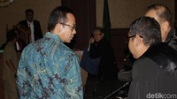 Sidang akan dilanjutkan dengan agenda pembuktian dengan pengajuan saksi oleh JPU KPK pada 12 Desember 2019. Sebelumnya, Wawan mengajukan eksepsi atau nota keberatan atas dakwaan jaksa KPK. Wawan didakwa merugikan negara terkait pengadaan alat kesehatan (alkes) di Pemprov Banten dan Pemkot Tangerang Selatan serta tindak pidana pencucian uang.