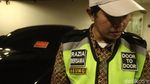 Malu Deh! Mobil Mewah Kok Ditempel Stiker Pajak