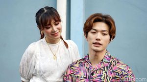 Tatapan Penuh Cinta Moa pada Lee Jeong Hoon