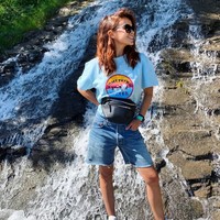 Aku tiba-tiba berhenti berlari maraton (terlalu sibuk) dan sadar betapa aku mencintai hidup, betapa indahnya dunia kita dan betapa aku ingin tinggal di sini. Untuk pertama kalinya dalam hidupku, aku melihat langit biru dan pohon hijau yang indah. Seperti aku pernah hidup di planet lain sebelumnya, tulisnya. Foto: Instagram @miraduma