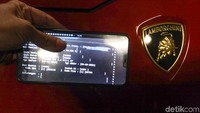 Selain menemukan sejumlah mobil yang menunggak pajak, petugas juga menemukan sebuah mobil mewah yang menggunakan pelat bodong. Hal itu diketahui saat petugas memeriksa pelat mobil tersebut Mobil dengan plat nomor B 1756 NBG itu tertulis milik Honda Accord.