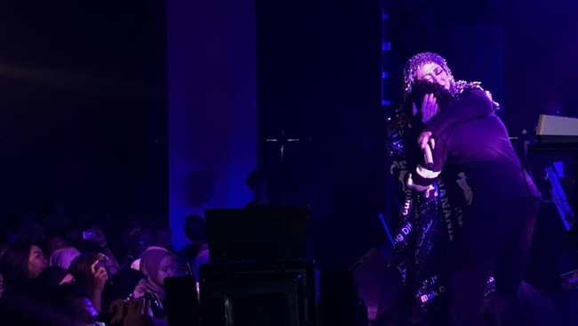 Bertemu Mantan ART Nike Ardilla, Melly Goeslaw Menangis