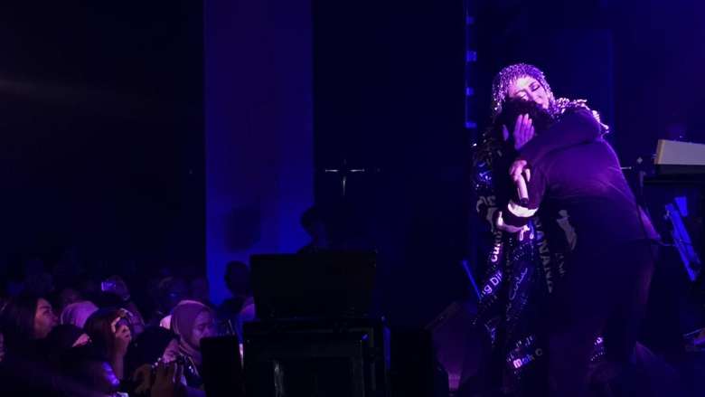 Bertemu Mantan ART Nike Ardilla, Melly Goeslaw Menangis