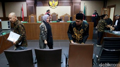 Achmad Junaidi dkk Dituntut 5 Tahun Penjara