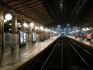 Paris Lumpuh karena Aksi Mogok, Turis Diminta Menjauhi Menara Eiffel