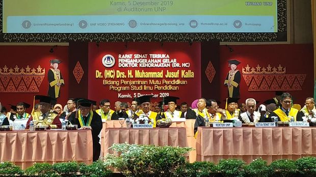 JK Dapat Gelar Doktor Honoris Causa dari Universitas Negeri Padang