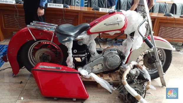 Bea Cukai Bongkar Harley  Brompton yang  Diselundupkan  Garuda