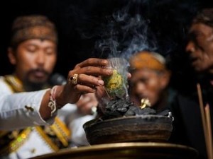 Mengenal Suku Tengger yang Mendiami Pegunungan Bromo-Semeru